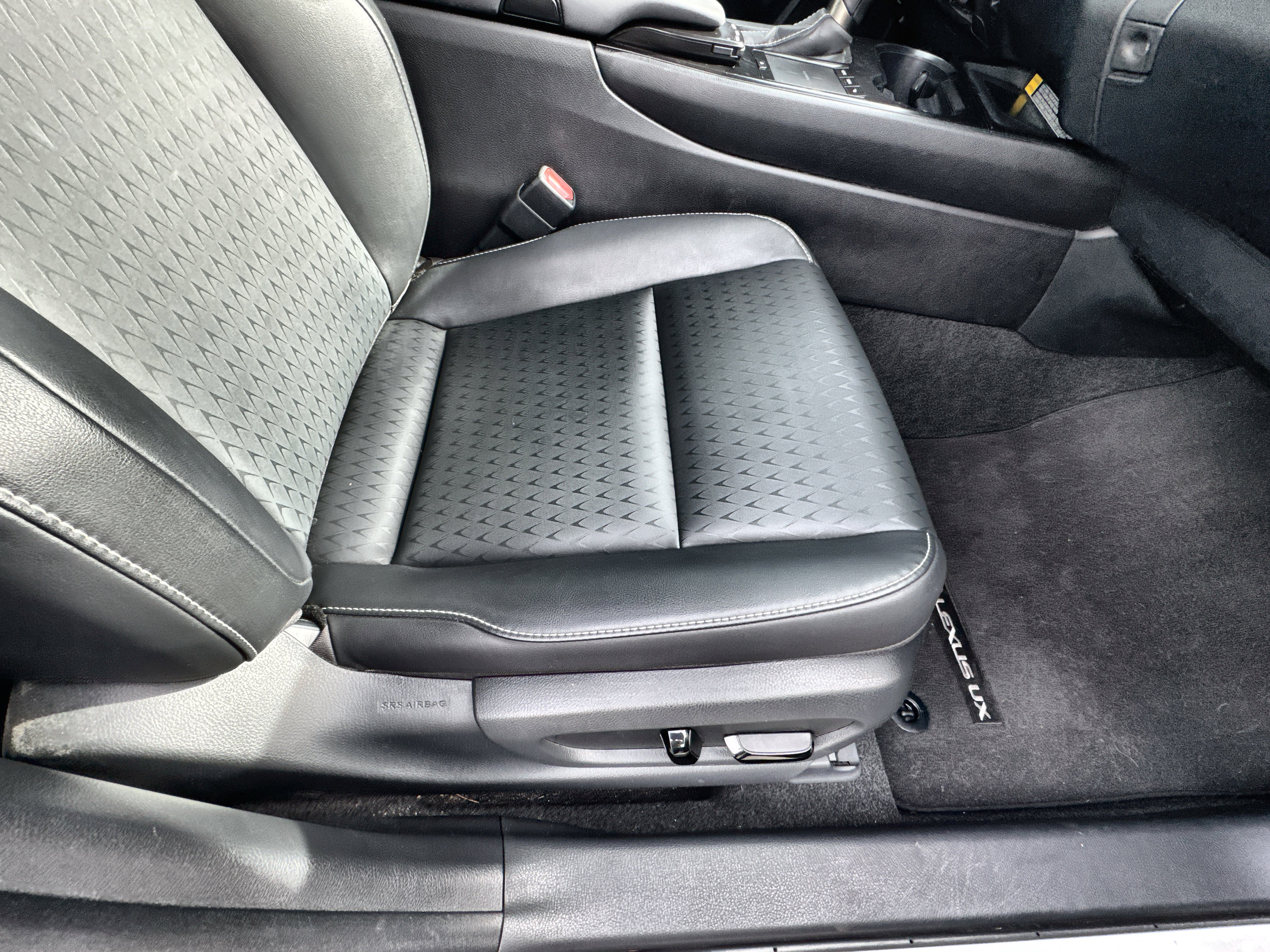 Used 2021 Lexus UX 200 w/ Accessory Package (Z1) image 27