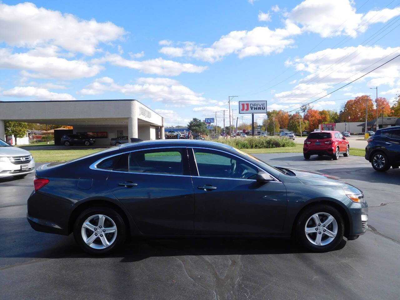 Used 2019 Chevrolet Malibu LS image 2