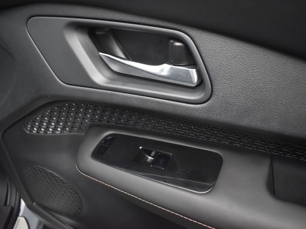 Used 2023 Nissan Ariya AWD image 25