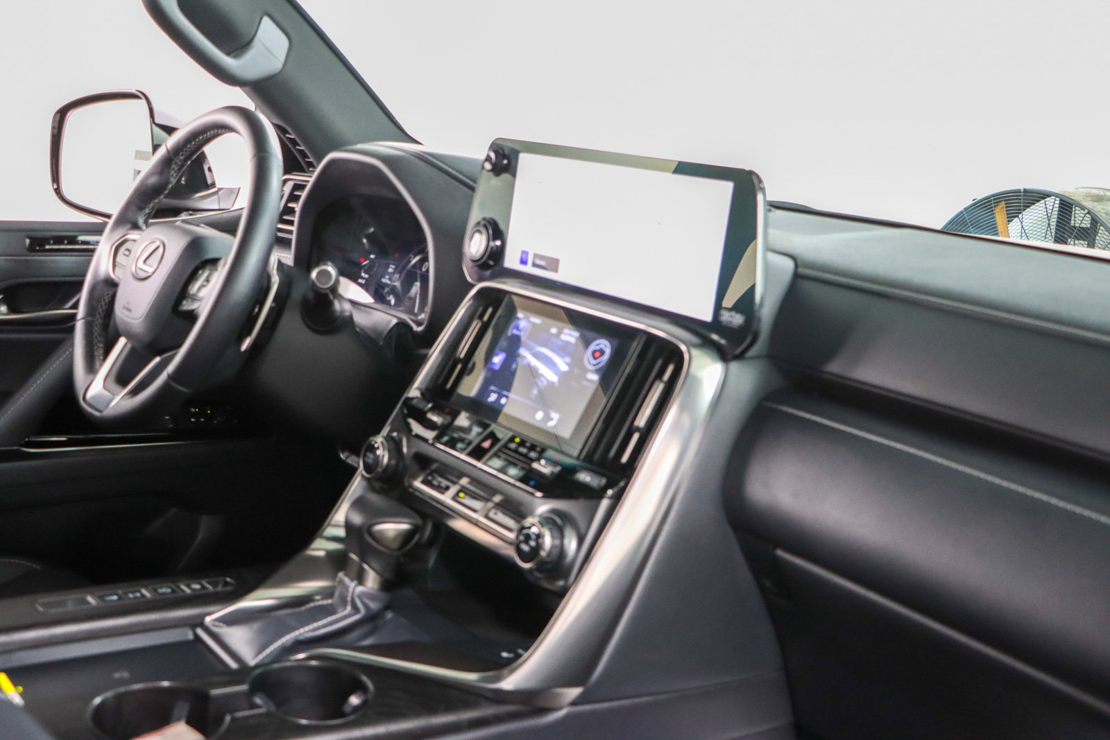 Used 2024 Lexus LX 600 4WD w/ Interior Upgrade Package image 28