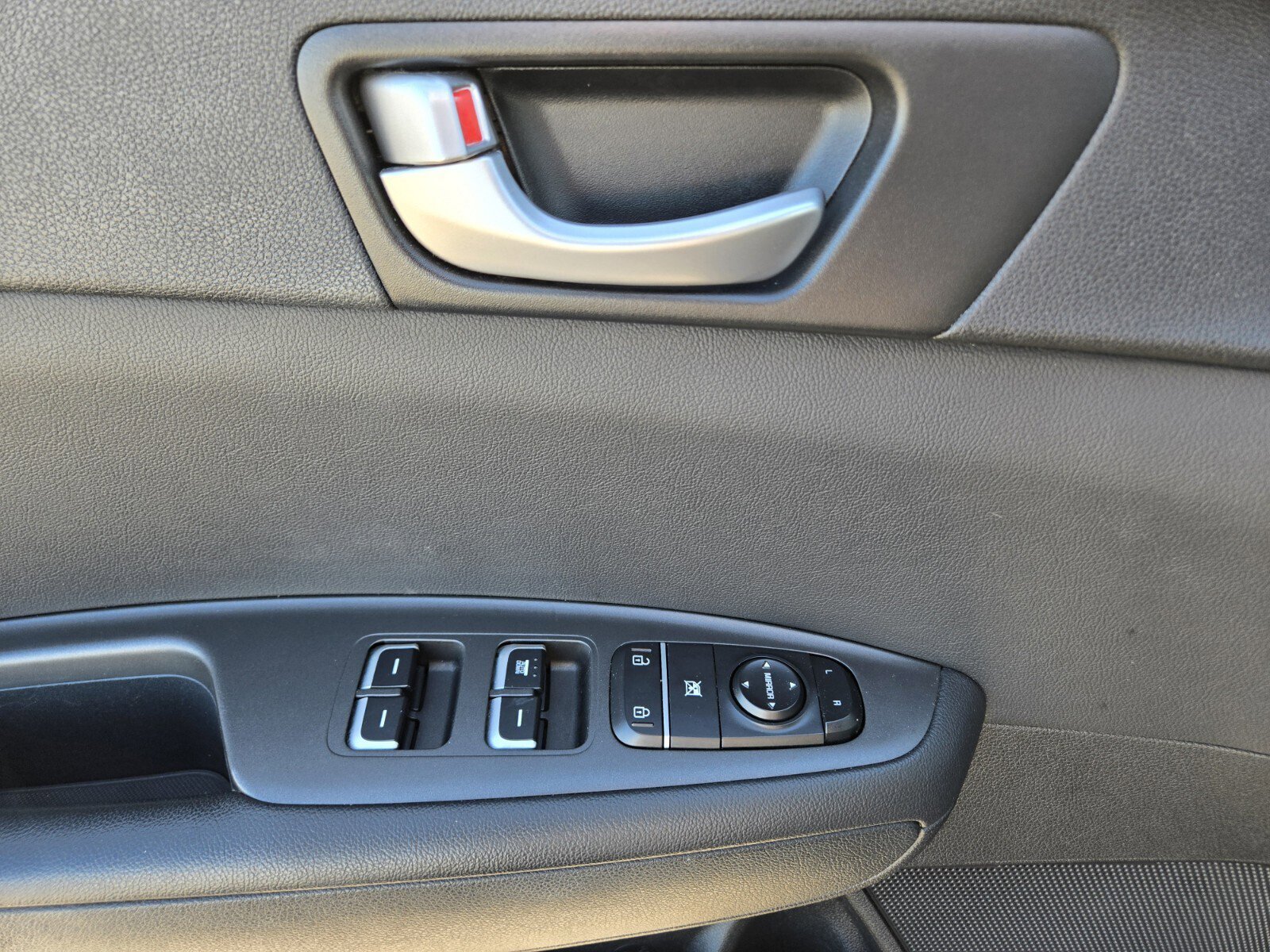 Used 2018 Kia Optima S image 18