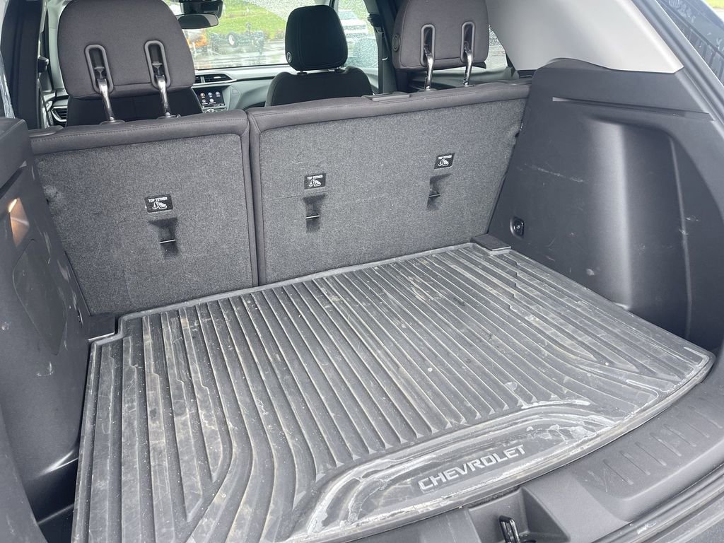 Used 2023 Chevrolet TrailBlazer LT FWD image 2