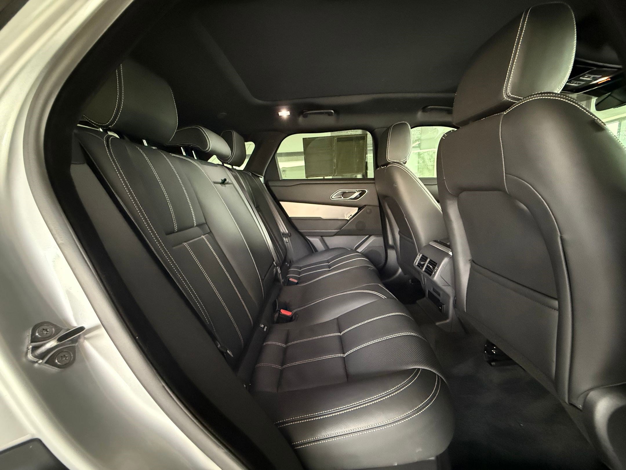 Certified 2023 Land Rover Range Rover Velar R-Dynamic S image 19
