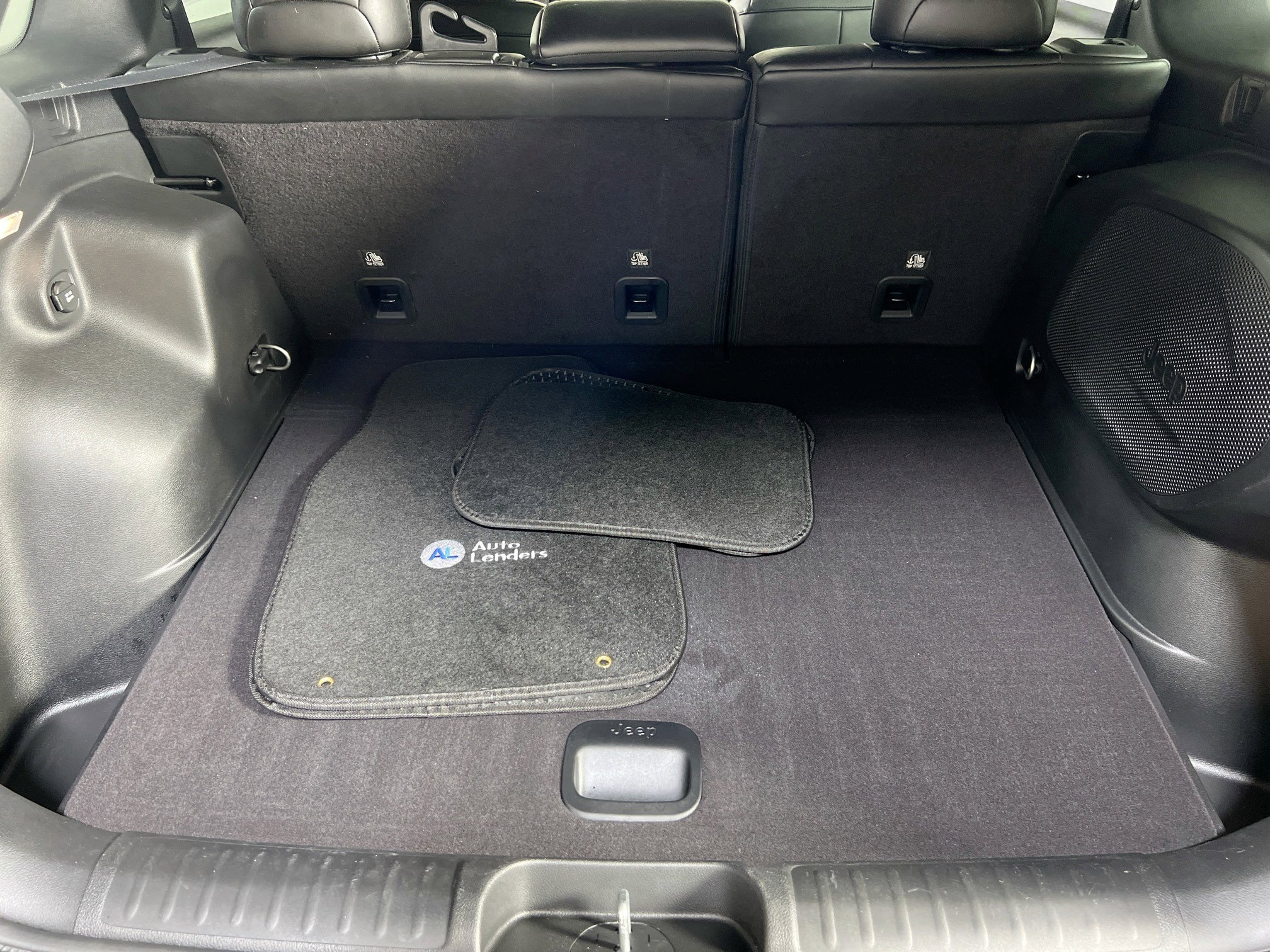 Used 2022 Jeep Cherokee Limited w/ Mopar Interior Package image 25