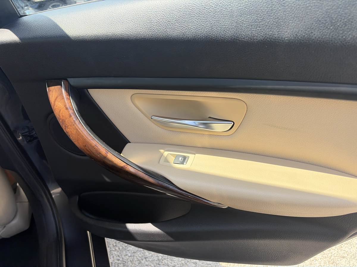 Used 2018 BMW 320i Sedan RWD image 25