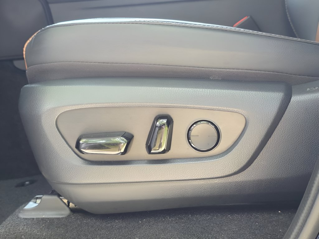 Used 2024 Lexus GX 550 w/ Accessory Package (31) AWD/4WD image 11