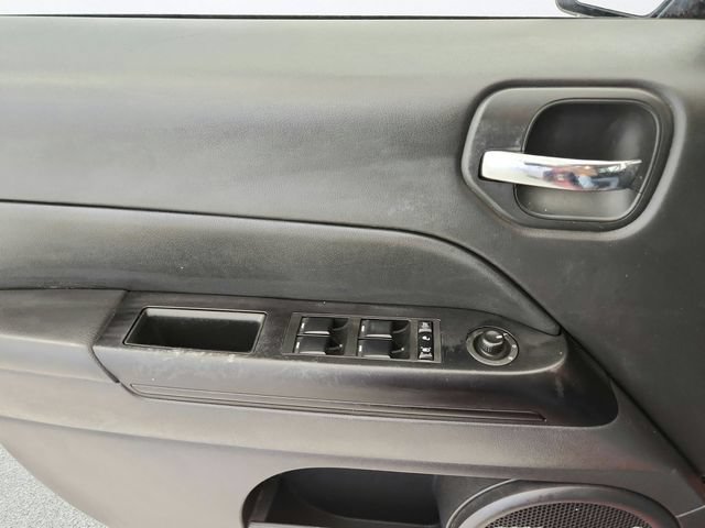 Used 2016 Jeep Patriot Latitude AWD/4WD image 18