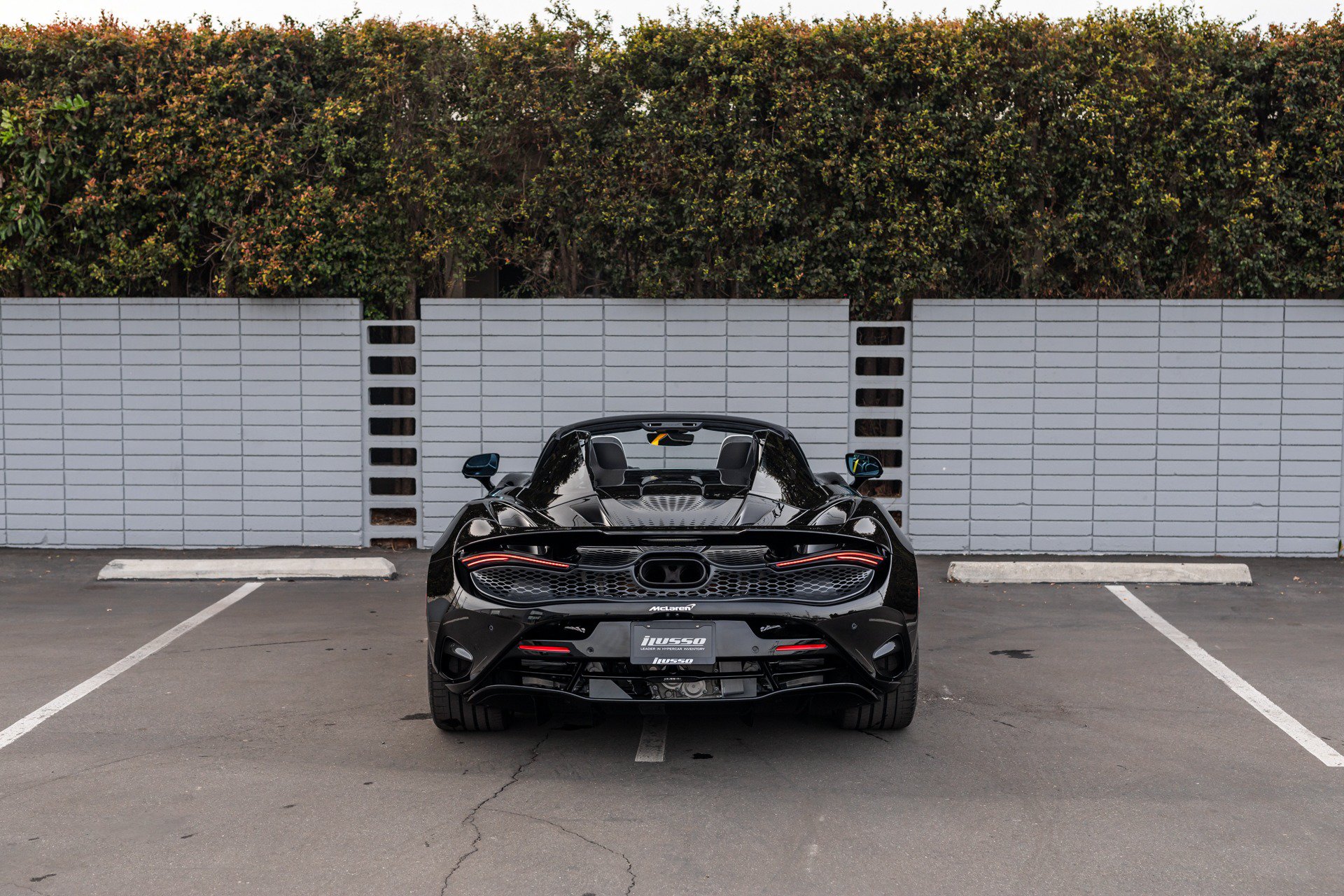 Used 2024 McLaren 750S Spider RWD image 4
