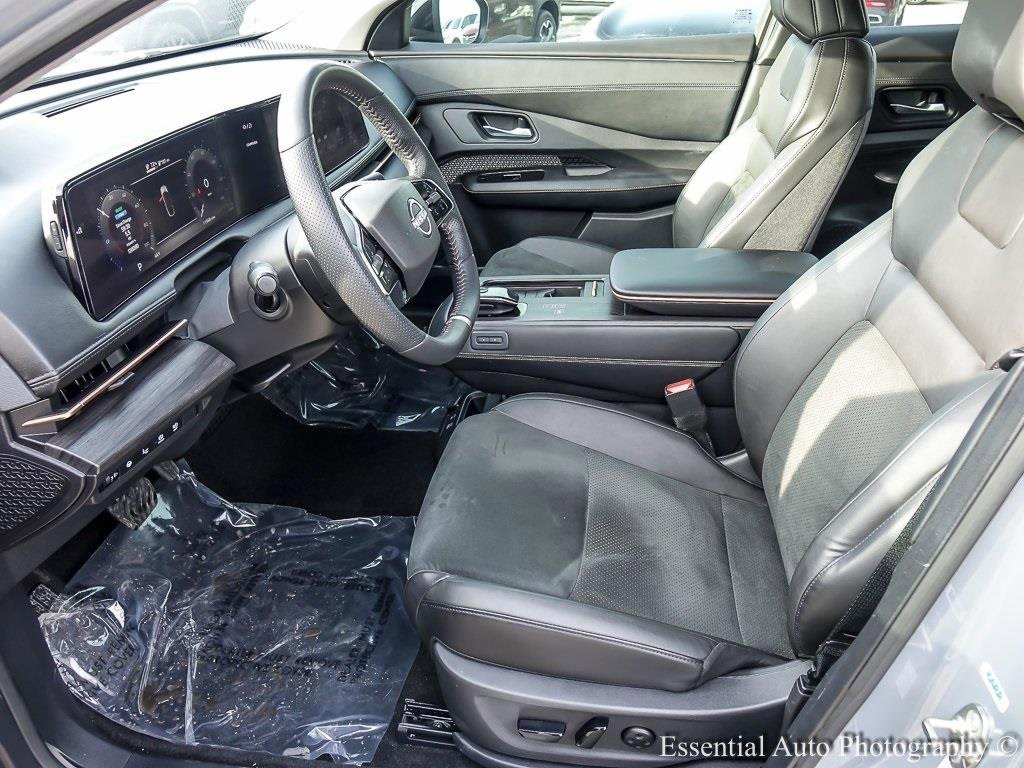 Used 2023 Nissan Ariya AWD image 9