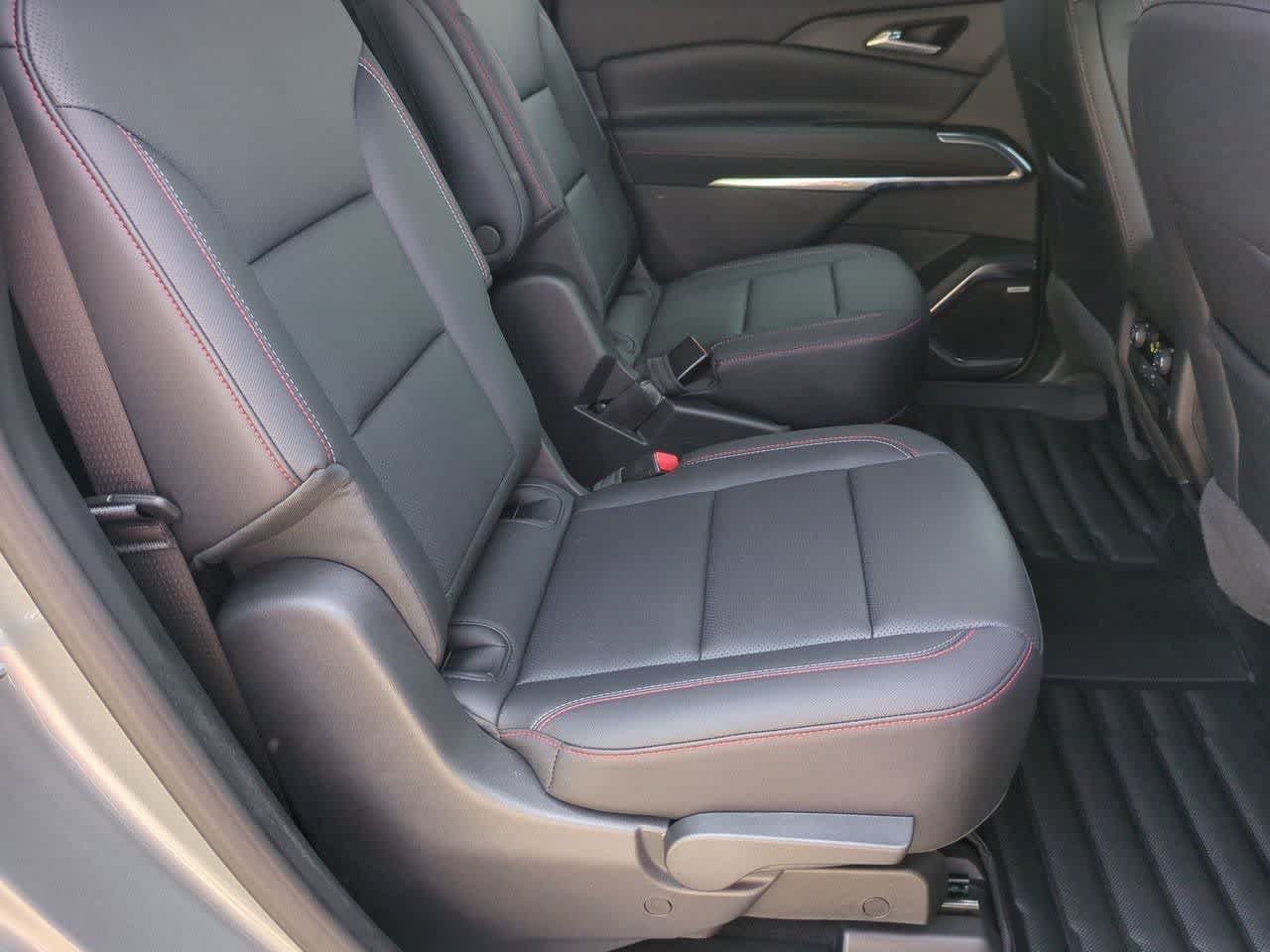 Used 2025 Chevrolet Traverse Z71 w/ Enhanced Driving Package AWD/4WD image 19
