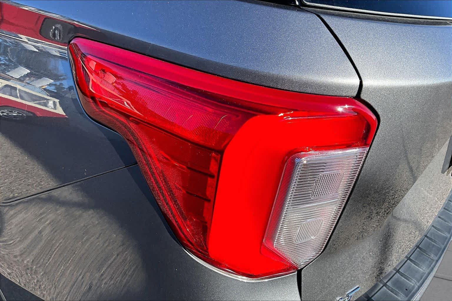 Certified 2023 Ford Explorer XLT RWD image 28