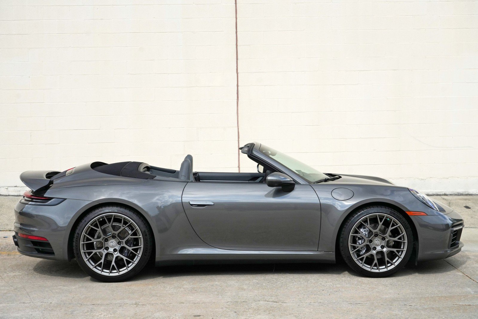 Used 2024 Porsche 911 Carrera w/ Premium Package RWD image 47