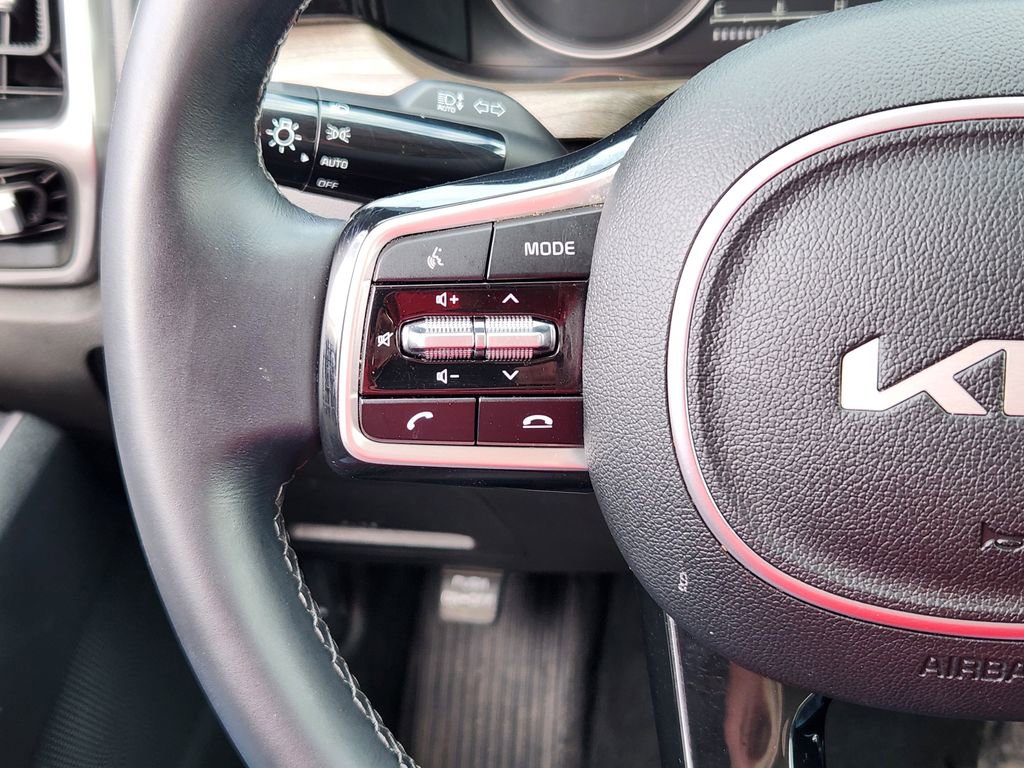 Certified 2022 Kia Sorento S w/ Panoramic Sunroof Package image 19