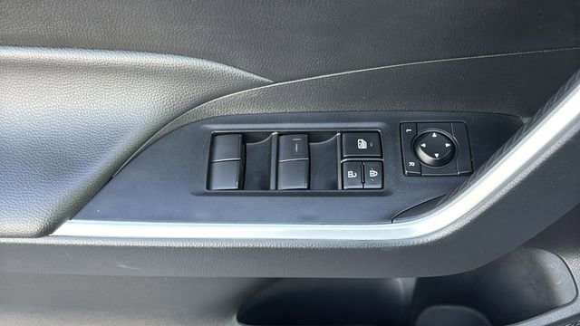 Used 2025 Toyota RAV4 LE AWD/4WD image 12