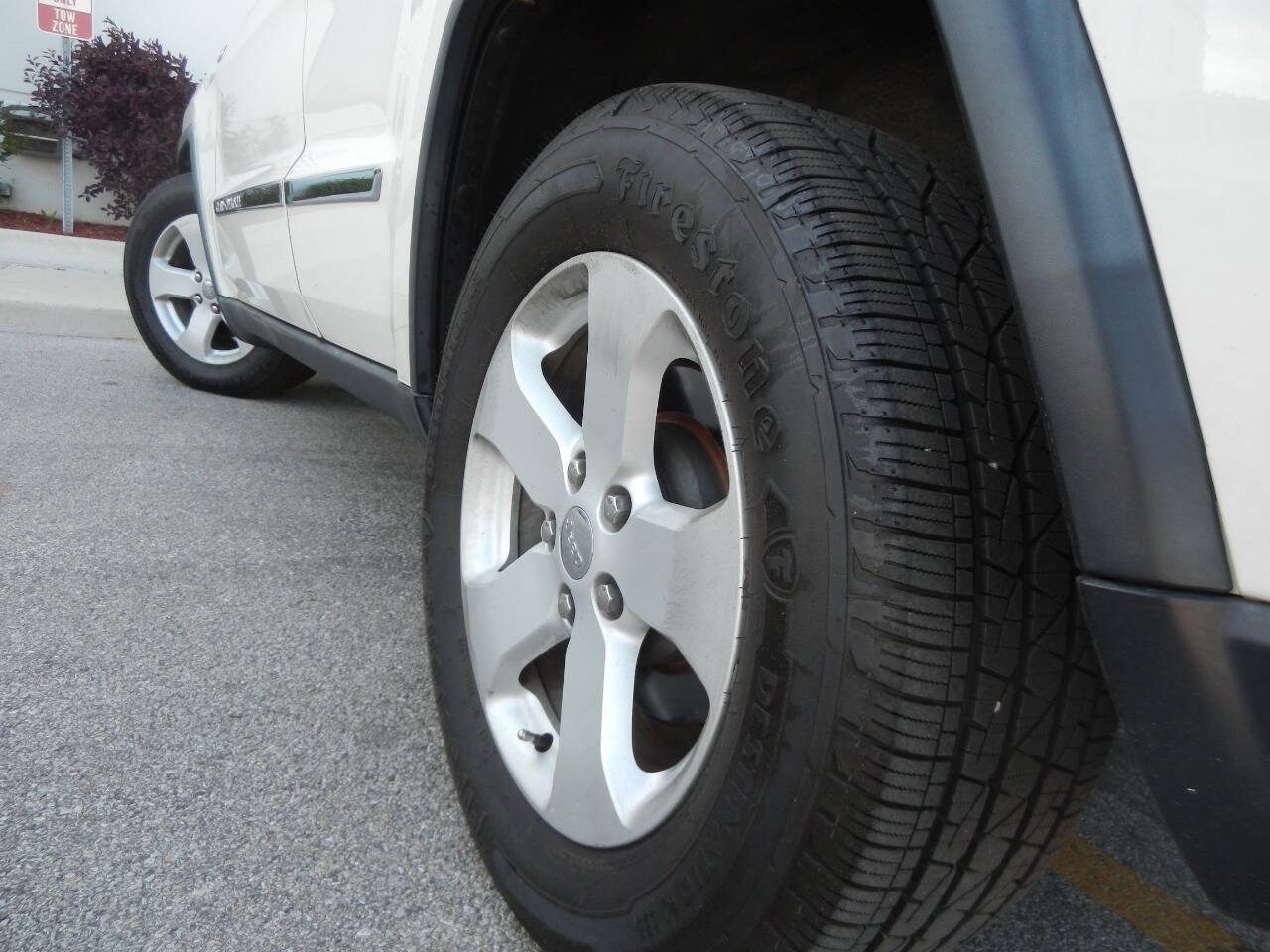 Used 2011 Jeep Grand Cherokee Laredo AWD/4WD image 16