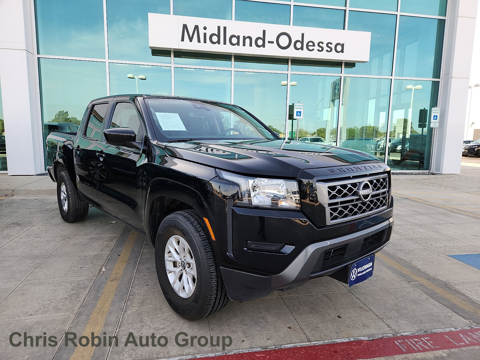 Used 2024 Nissan Frontier SV image 1