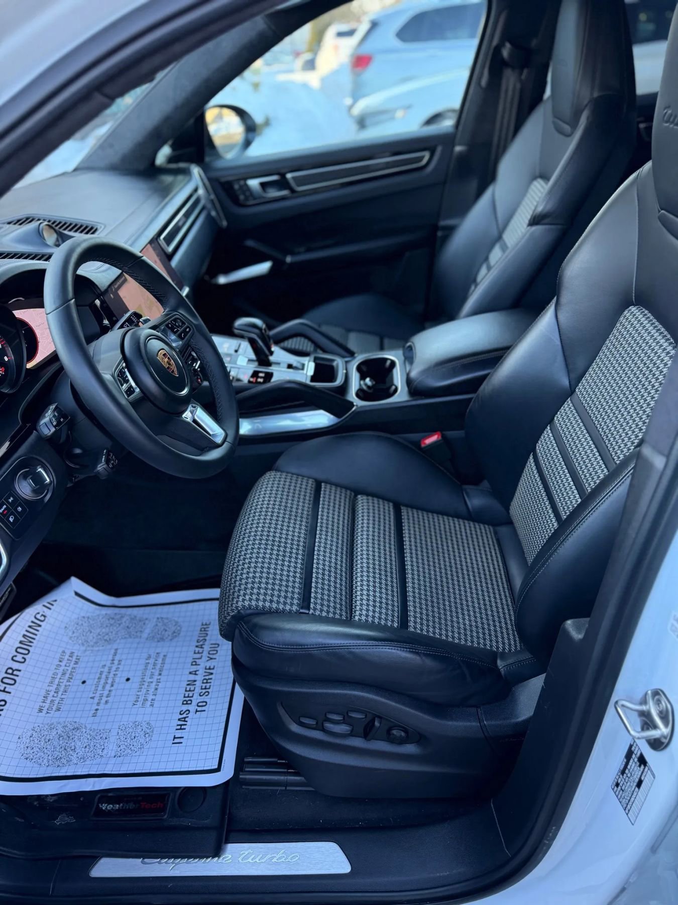 Used 2022 Porsche Cayenne Turbo image 18