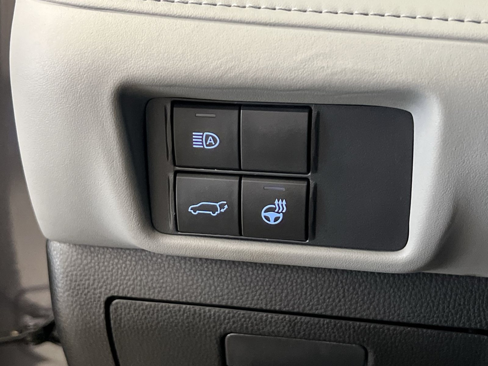 Used 2021 Toyota Highlander Limited AWD/4WD image 40