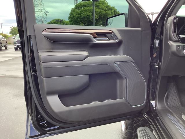 Used 2022 GMC Sierra 1500 Elevation w/ LPO, Elevation Black Package AWD/4WD image 9