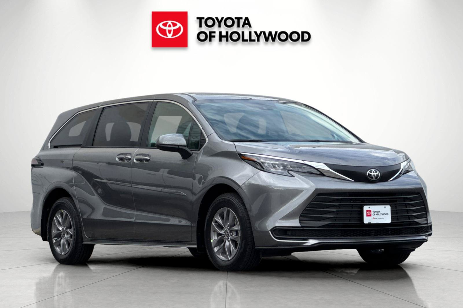 New 2026 Toyota Sienna LE FWD image 1