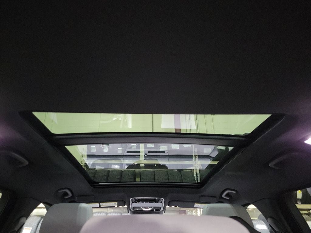 New 2026 Land Rover Range Rover Velar Dynamic SE image 27