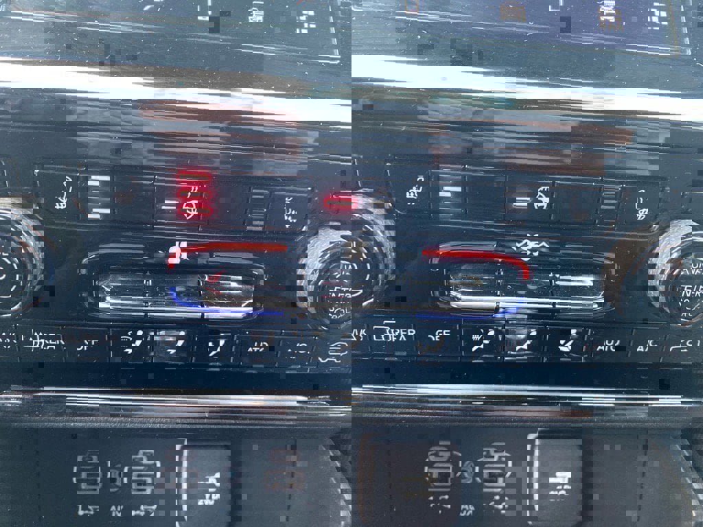 Used 2024 Jeep Grand Cherokee L Altitude image 13