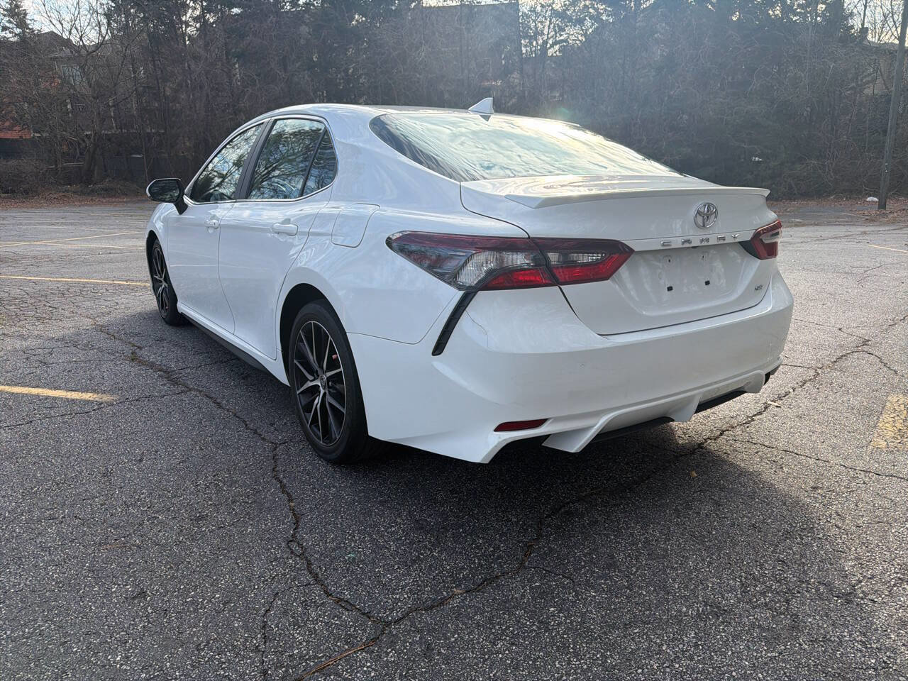 Used 2023 Toyota Camry SE image 5
