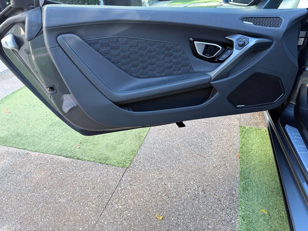 Used 2023 Lamborghini Huracan EVO image 25