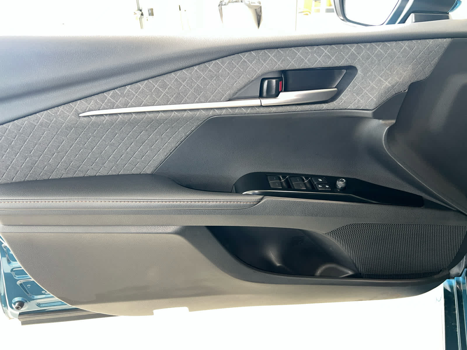 Used 2025 Toyota Camry XLE FWD image 5