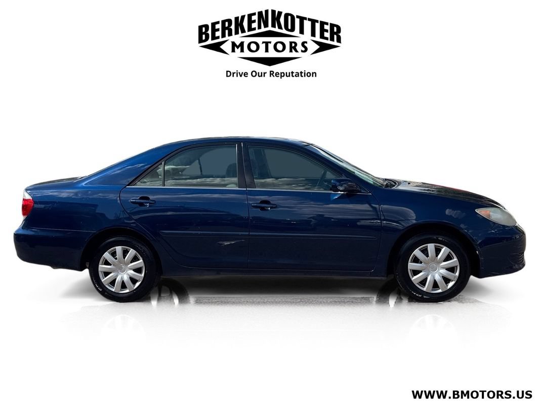 Used 2005 Toyota Camry LE FWD image 2