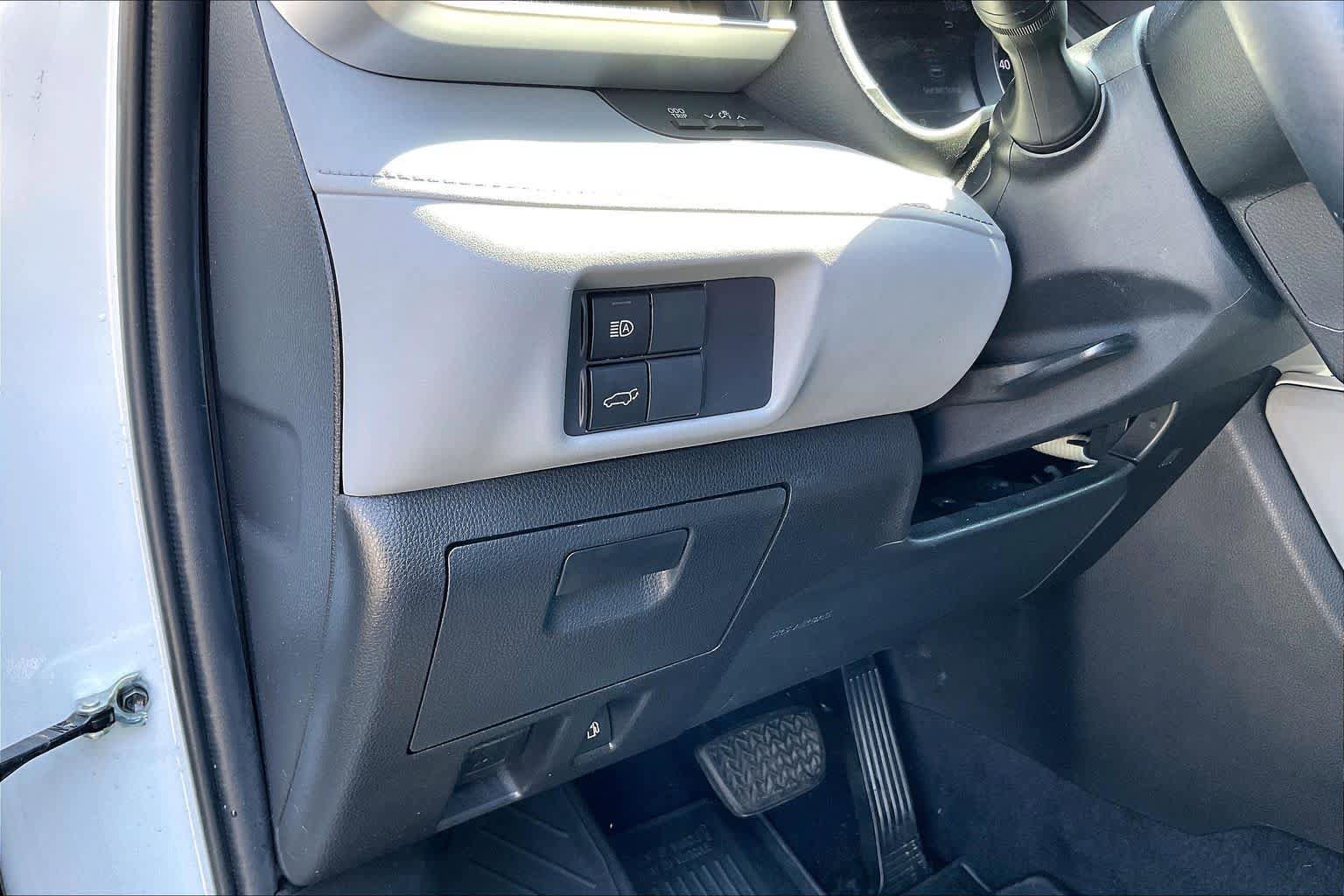 Used 2022 Toyota Highlander XLE FWD image 33