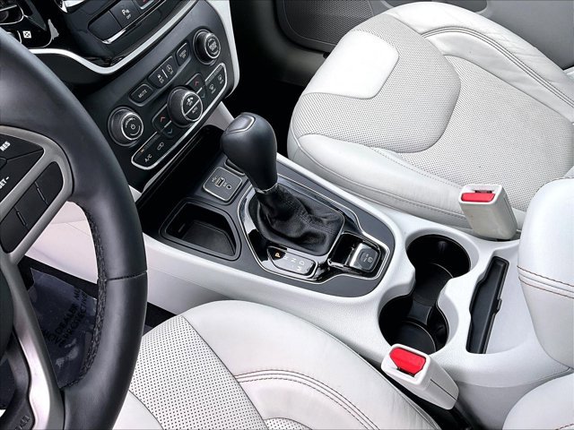 Used 2019 Jeep Cherokee Limited FWD image 15