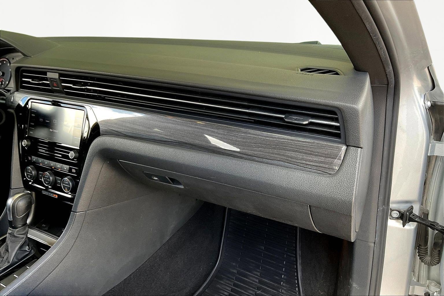 Used 2021 Volkswagen Passat 2.0T R-Line image 25