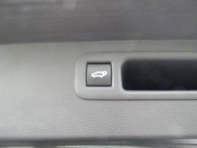Used 2021 Toyota Highlander XLE AWD/4WD image 26
