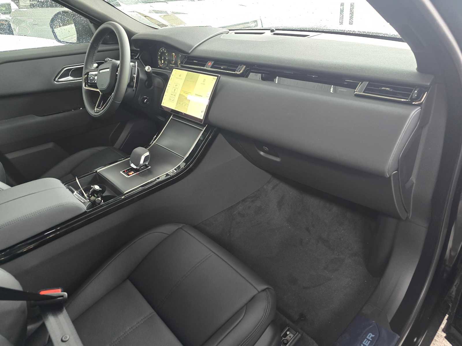 Used 2024 Land Rover Range Rover Velar Dynamic SE image 9
