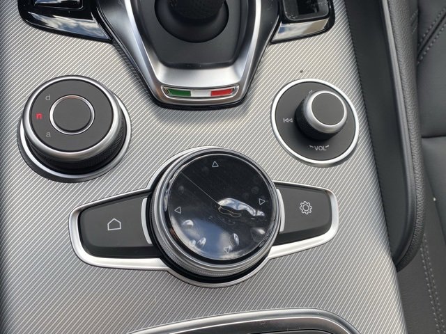 New 2025 Alfa Romeo Giulia AWD image 33