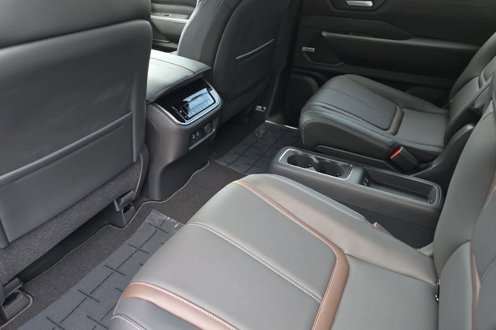 New 2025 Nissan Armada SL w/ Captain's Chari Seat Package image 4