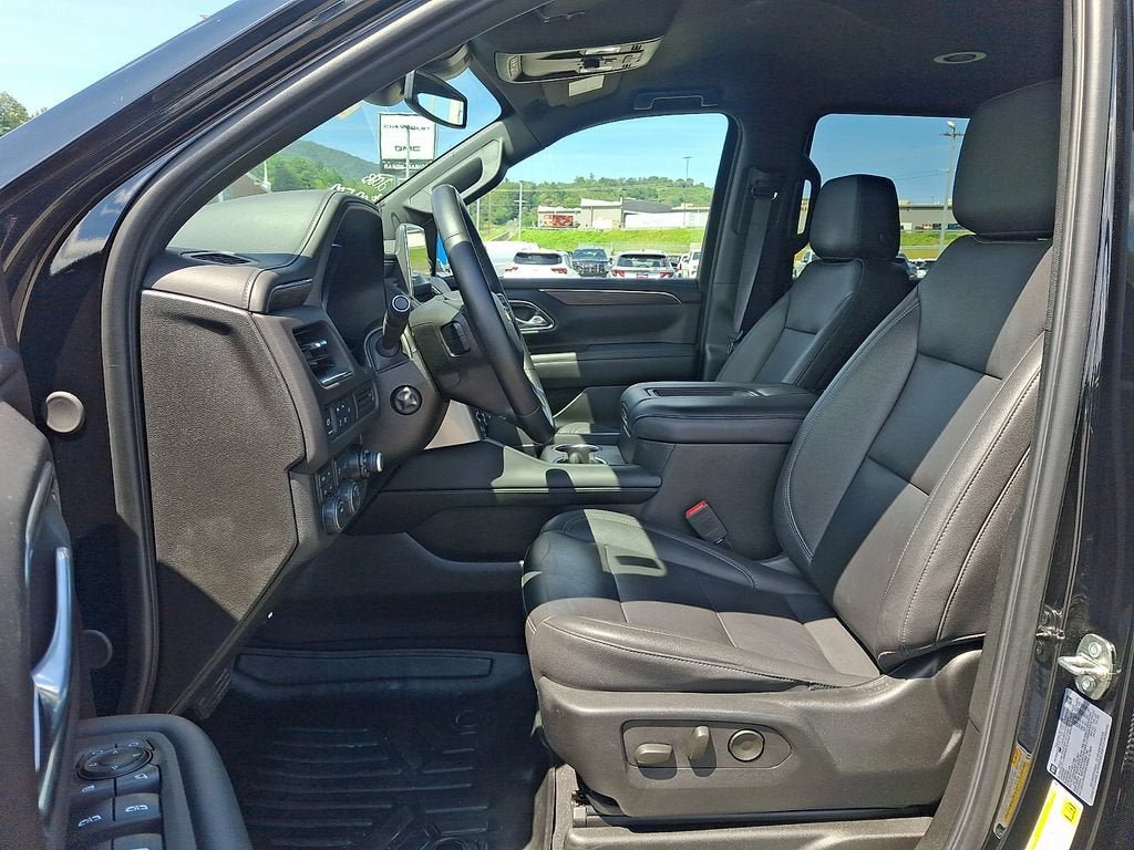 Used 2023 Chevrolet Tahoe LT w/ Luxury Package AWD/4WD image 13