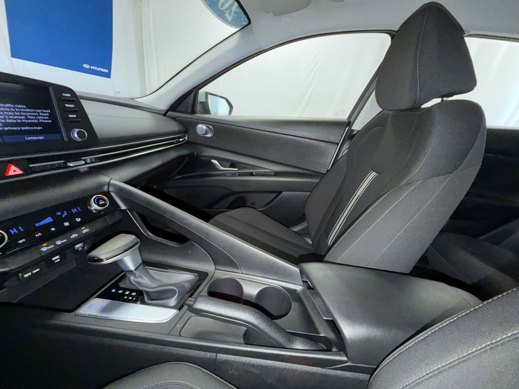 Used 2023 Hyundai Elantra SEL image 21