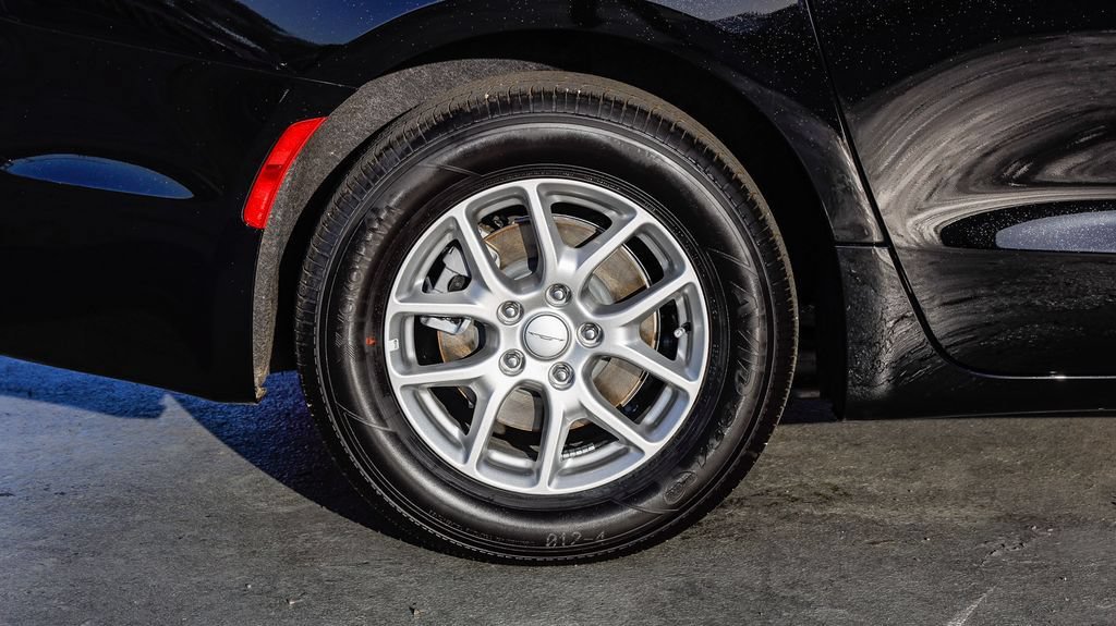 New 2027 Chrysler Pacifica Select FWD image 12
