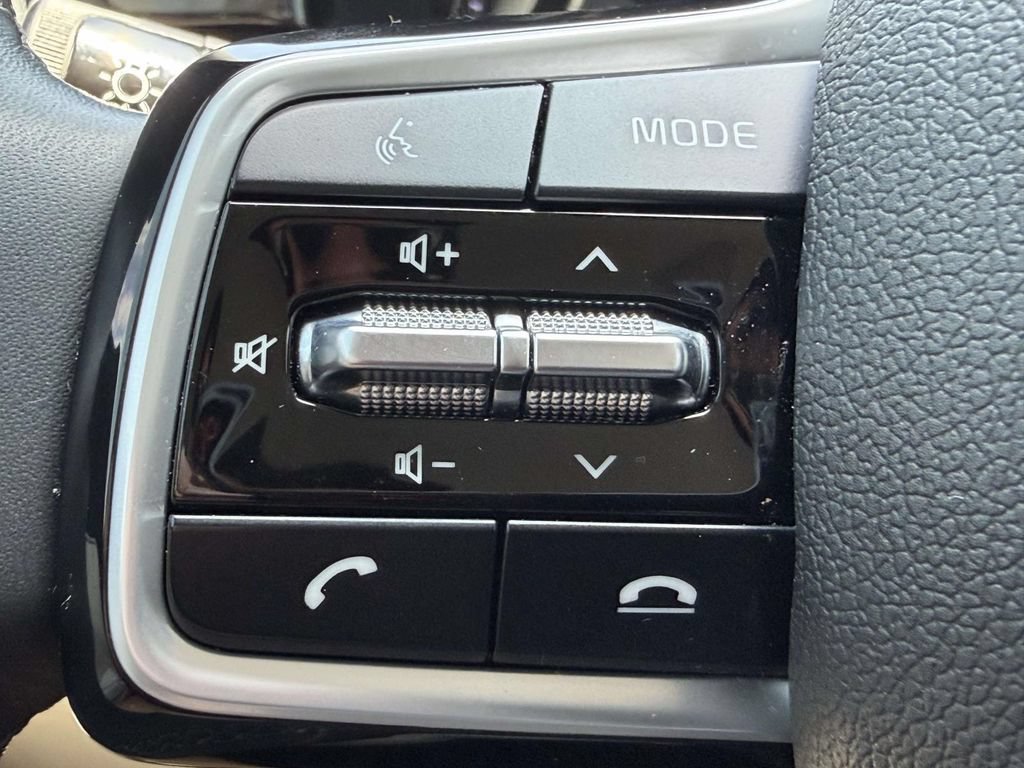 Used 2023 Kia Sorento EX w/ Panoramic Sunroof Package FWD image 17