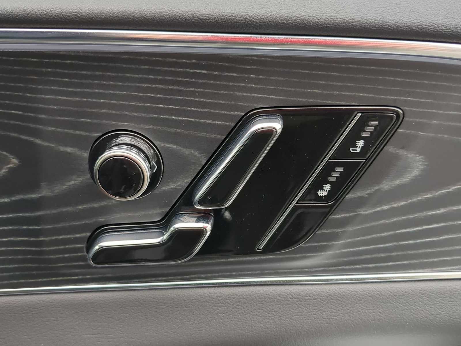 Certified 2024 Cadillac Lyriq Luxury AWD/4WD image 21