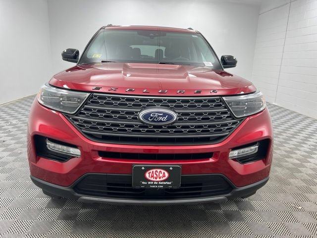Used 2023 Ford Explorer XLT w/ Equipment Group 202A AWD/4WD image 3