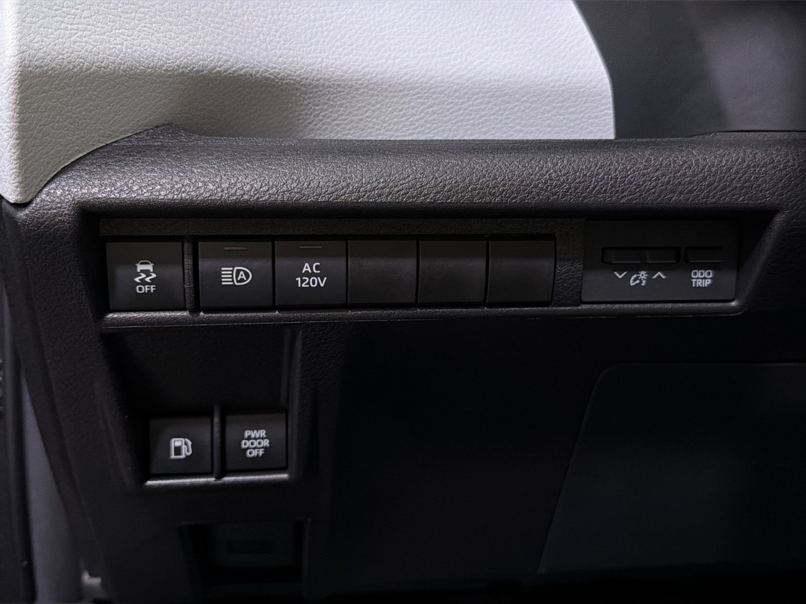 Used 2025 Toyota Sienna XLE w/ XLE Plus Package FWD image 26