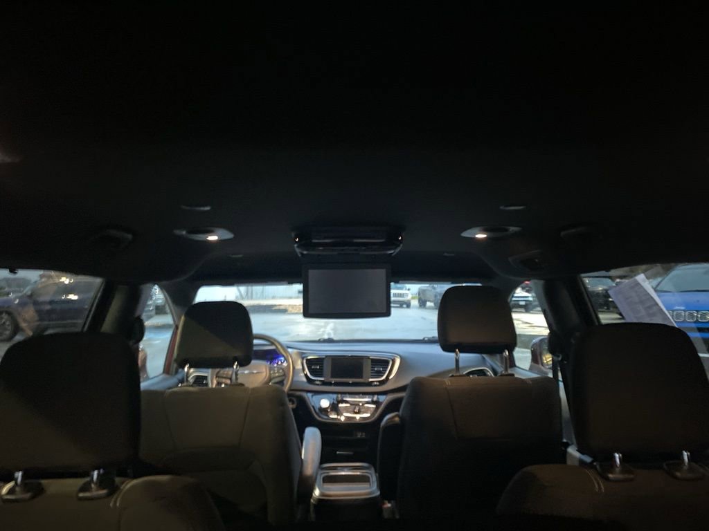 Certified 2020 Chrysler Pacifica Touring w/ S Appearance Package image 17