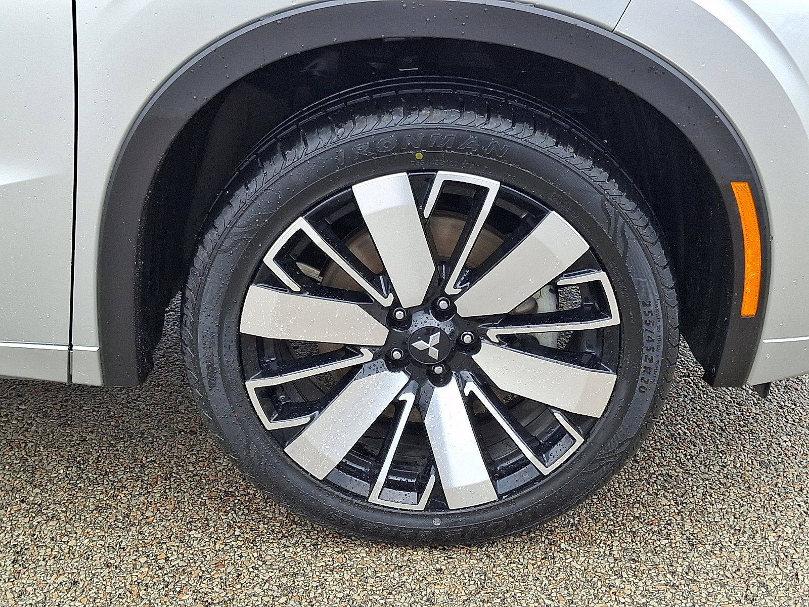 Used 2025 Mitsubishi Outlander AWD image 8