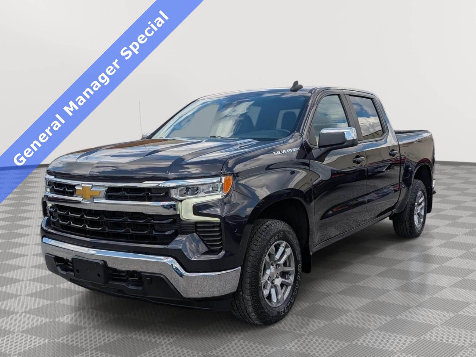 Used 2022 Chevrolet Silverado 1500 LT w/ Protection Package AWD/4WD image 1