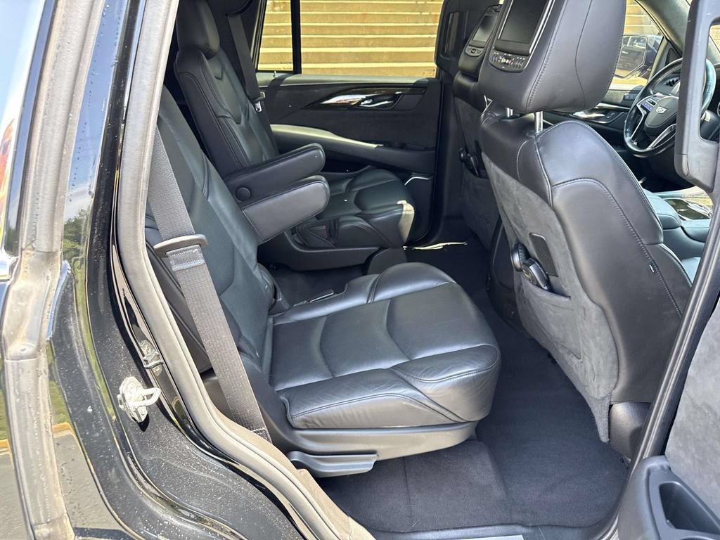 Used 2019 Cadillac Escalade Platinum AWD/4WD image 11