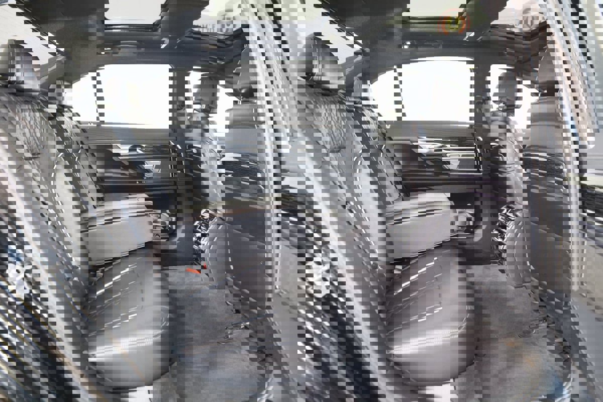 Used 2022 BMW 750i xDrive w/ M Sport Package image 15