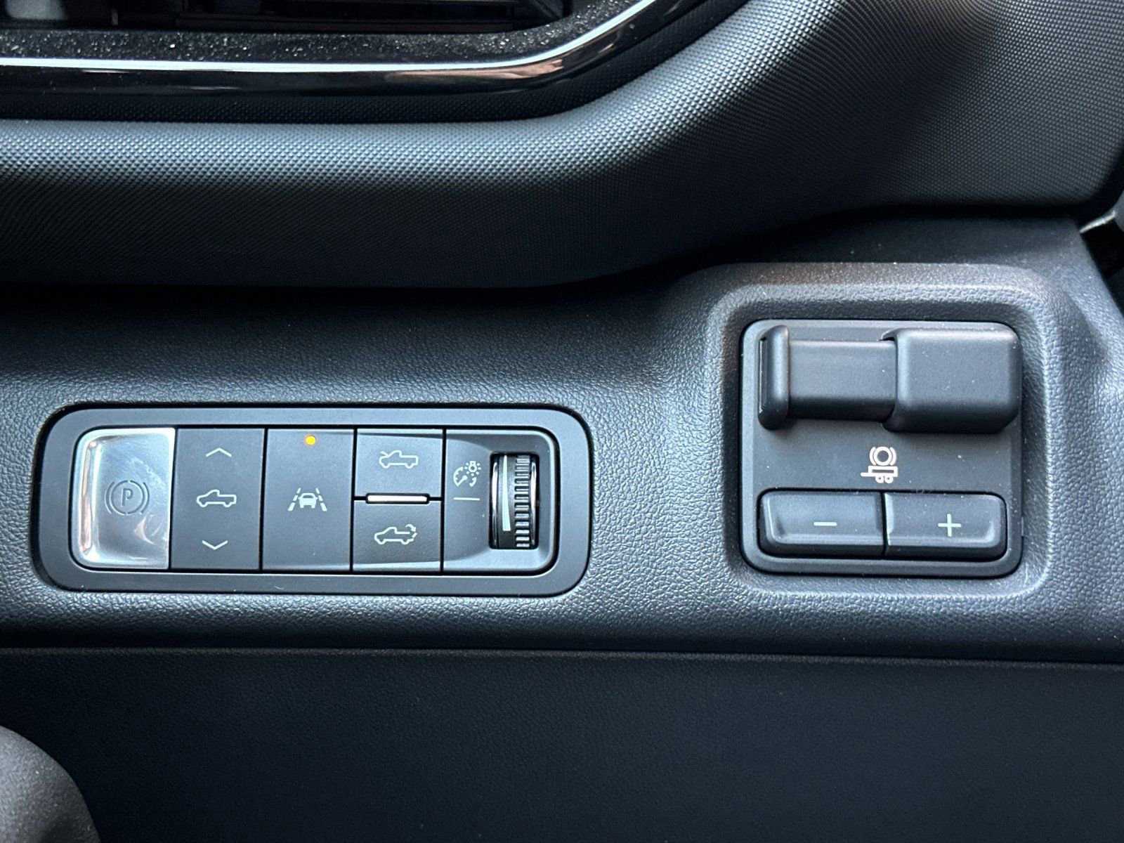 Used 2024 Chevrolet Silverado EV RST image 31